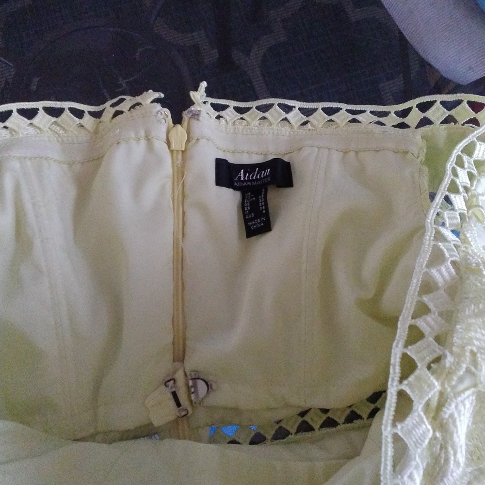 Aidan Mattox fitted, 💛off shoulder, lace dress. SIZE 0 - Picture 5 of 6